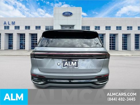 Used 2025 Lincoln Nautilus Reserve AWD/4WD image 6