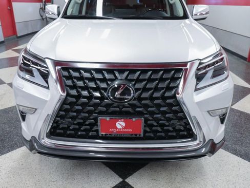 Used 2023 Lexus GX 460 Luxury w/ Sport Design Package image 4