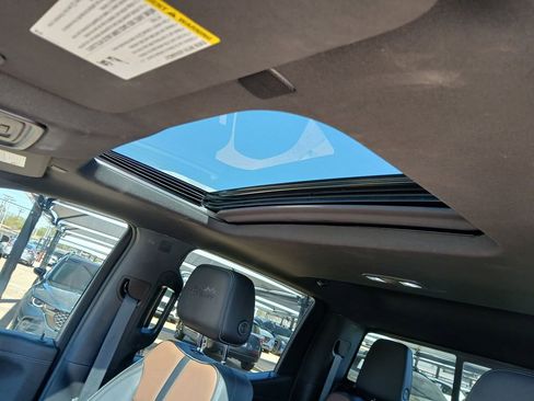 Used 2022 Chevrolet Silverado 1500 High Country image 14