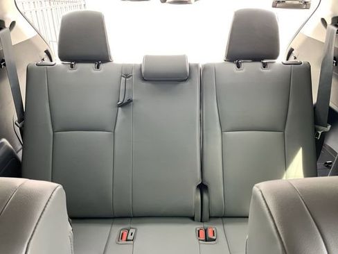 Used 2022 Toyota Highlander XLE image 34