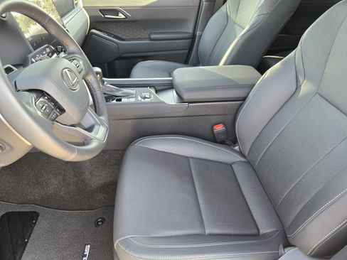 Used 2025 Lexus GX 550 w/ Accessory Package (Z1) AWD/4WD image 9