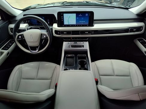 Used 2025 Lincoln Aviator 2WD image 29