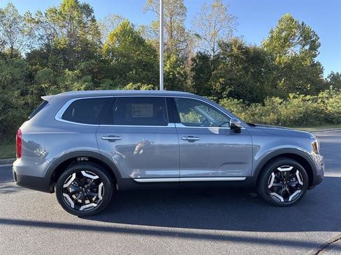 New 2025 Kia Telluride S image 4