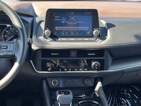 Used 2023 Nissan Rogue SV image 25