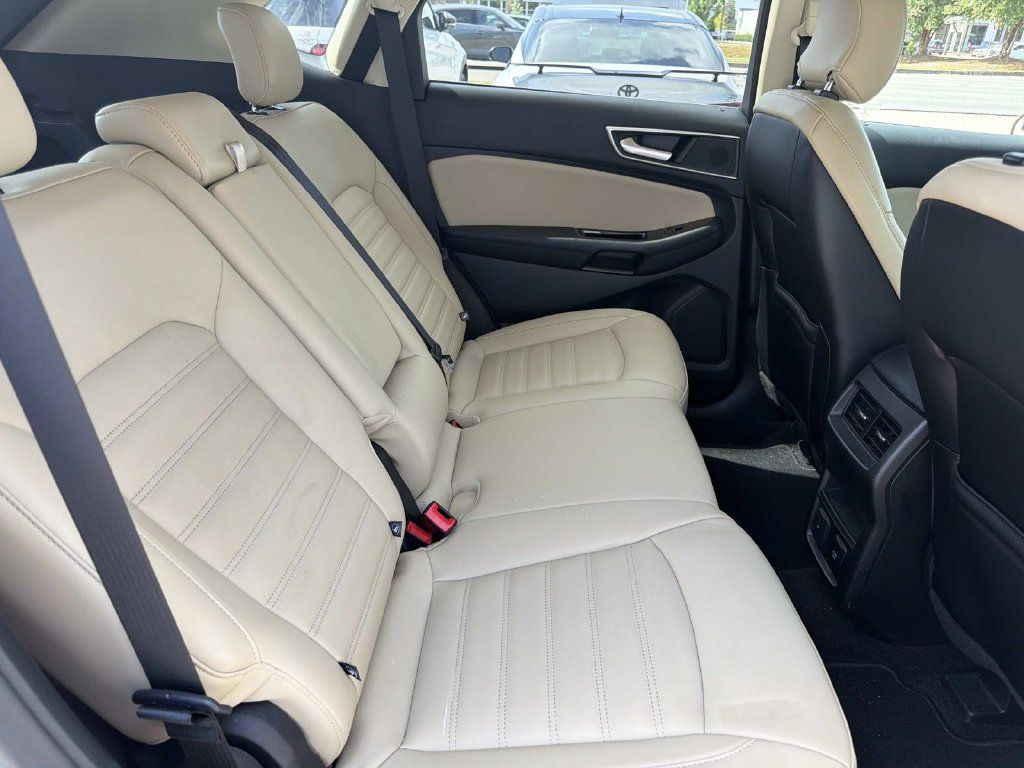 Used 2019 Ford Edge SEL w/ Equipment Group 201A FWD image 9