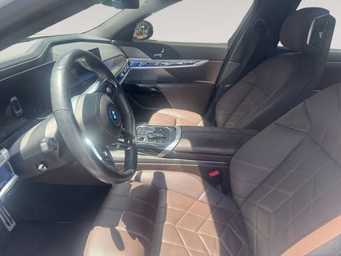 Used 2024 BMW i7 xDrive60 w/ Executive Package AWD/4WD image 9