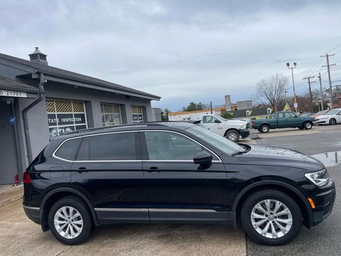 Used 2018 Volkswagen Tiguan SE w/ Panoramic Sunroof Package image 14