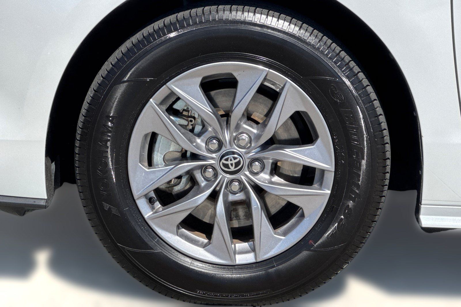 Used 2026 Toyota Sienna XLE FWD image 13