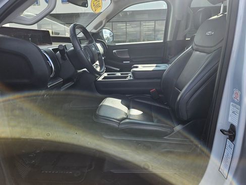 Used 2025 Ford Expedition Platinum AWD/4WD image 15