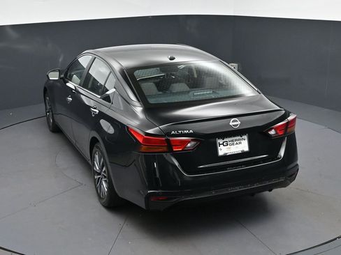 Used 2025 Nissan Altima 2.5 SV FWD image 34