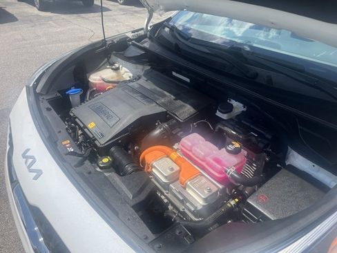 Used 2022 Kia Niro LX image 12