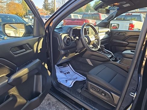 Used 2023 Chevrolet Colorado Trail Boss w/ Advanced Trailering Package image 11