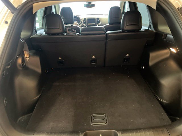 Used 2020 Jeep Cherokee Latitude Plus w/ Cold Weather Group AWD/4WD image 21