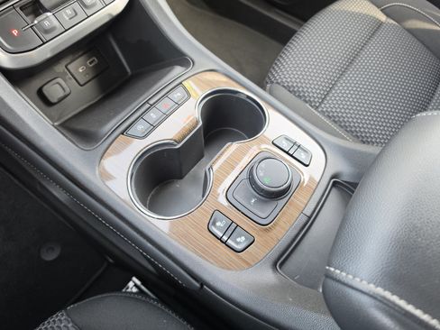 Used 2023 GMC Acadia SLE w/ Driver Convenience Package FWD image 32