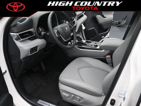 New 2026 Toyota Highlander Limited AWD/4WD image 12