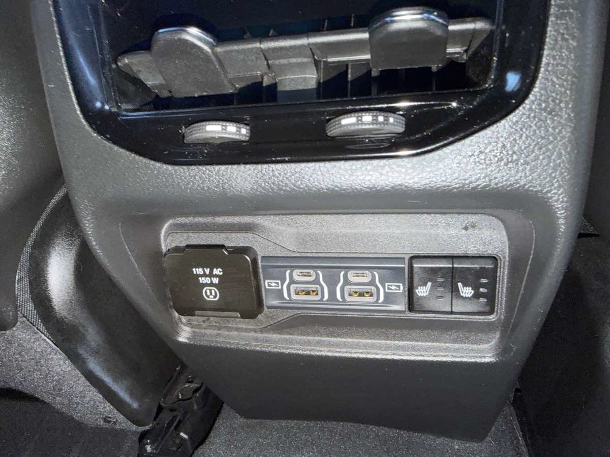 Used 2024 Jeep Grand Cherokee Limited w/ Black Appearance Package RWD image 42