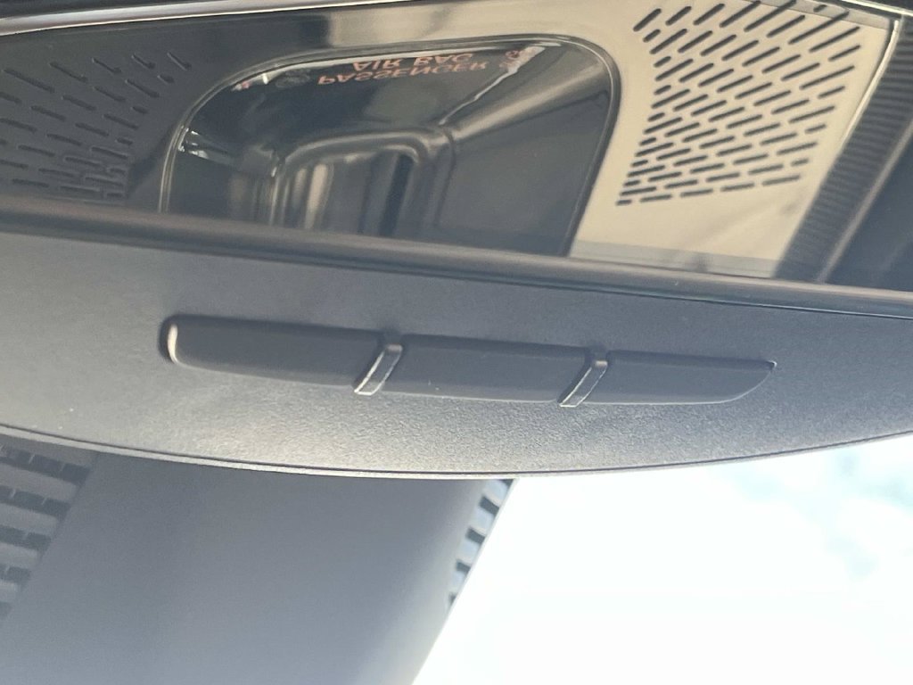 Used 2025 Mercedes-Benz C 300 Sedan image 39