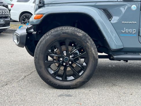 Used 2024 Jeep Wrangler Sahara w/ Dual Top Group AWD/4WD image 11