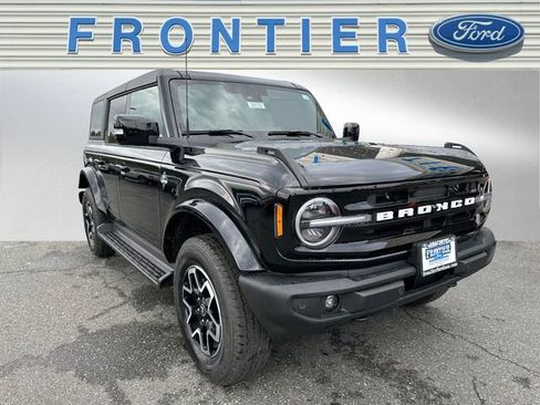 New 2025 Ford Bronco Outer Banks image 1