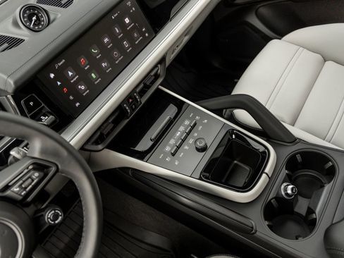 New 2025 Porsche Cayenne E-Hybrid Coupe AWD/4WD image 32
