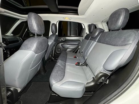 Used 2017 FIAT 500L Trekking w/ Dual-Pane Sunroof Package FWD image 17