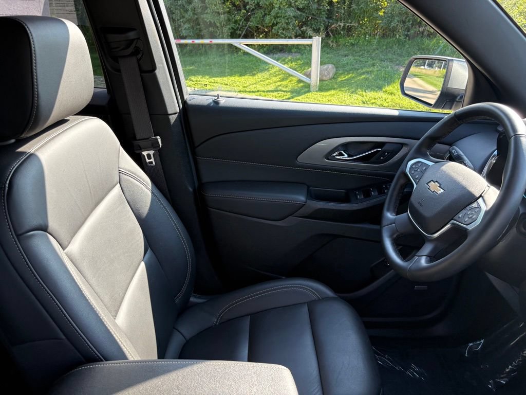Used 2023 Chevrolet Traverse LT w/ LT Premium Package AWD/4WD image 40