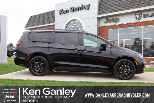 New 2026 Chrysler Pacifica Limited w/ S Appearance Package AWD/4WD image 1