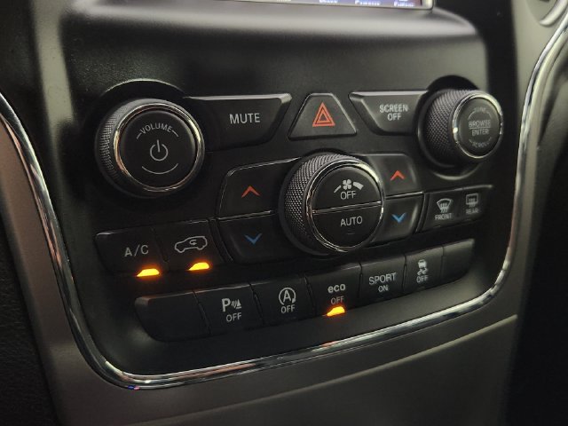 Used 2020 Jeep Grand Cherokee Laredo AWD/4WD image 28