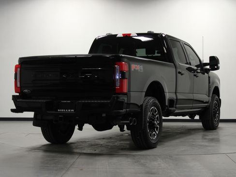 Used 2025 Ford F250 Platinum w/ FX4 Off-Road Package image 4