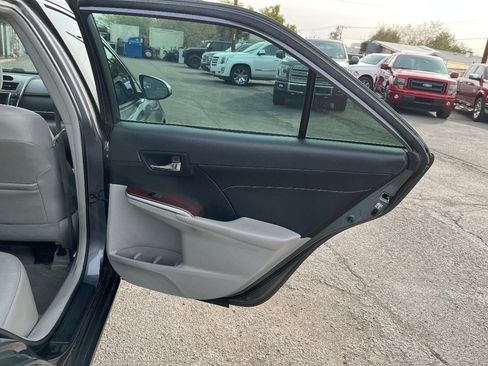 Used 2014 Toyota Camry XLE image 16