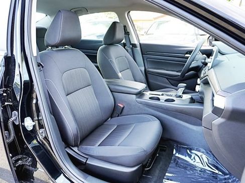 Used 2025 Nissan Altima 2.5 SV FWD image 12