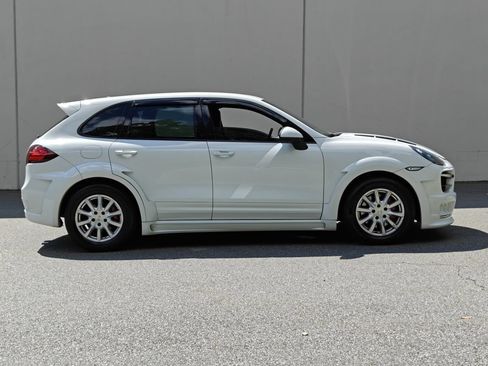 Used 2013 Porsche Cayenne GTS AWD/4WD image 2