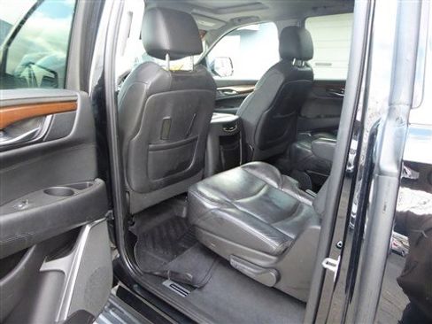 Used 2020 Cadillac Escalade ESV Luxury image 17