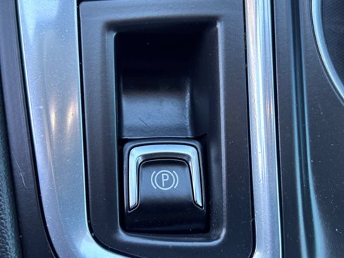 Used 2020 Chevrolet Equinox Premier FWD image 34