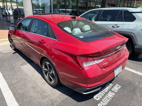 Used 2023 Hyundai Elantra Limited w/ Preferred Accessory Package FWD image 4