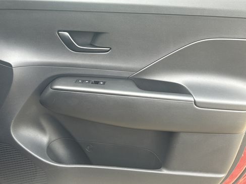 Used 2025 Hyundai Kona SEL FWD image 14