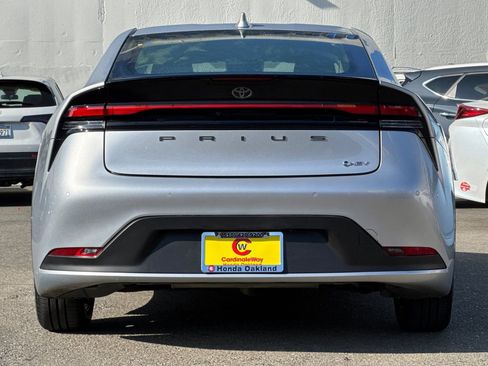 Used 2024 Toyota Prius LE image 5