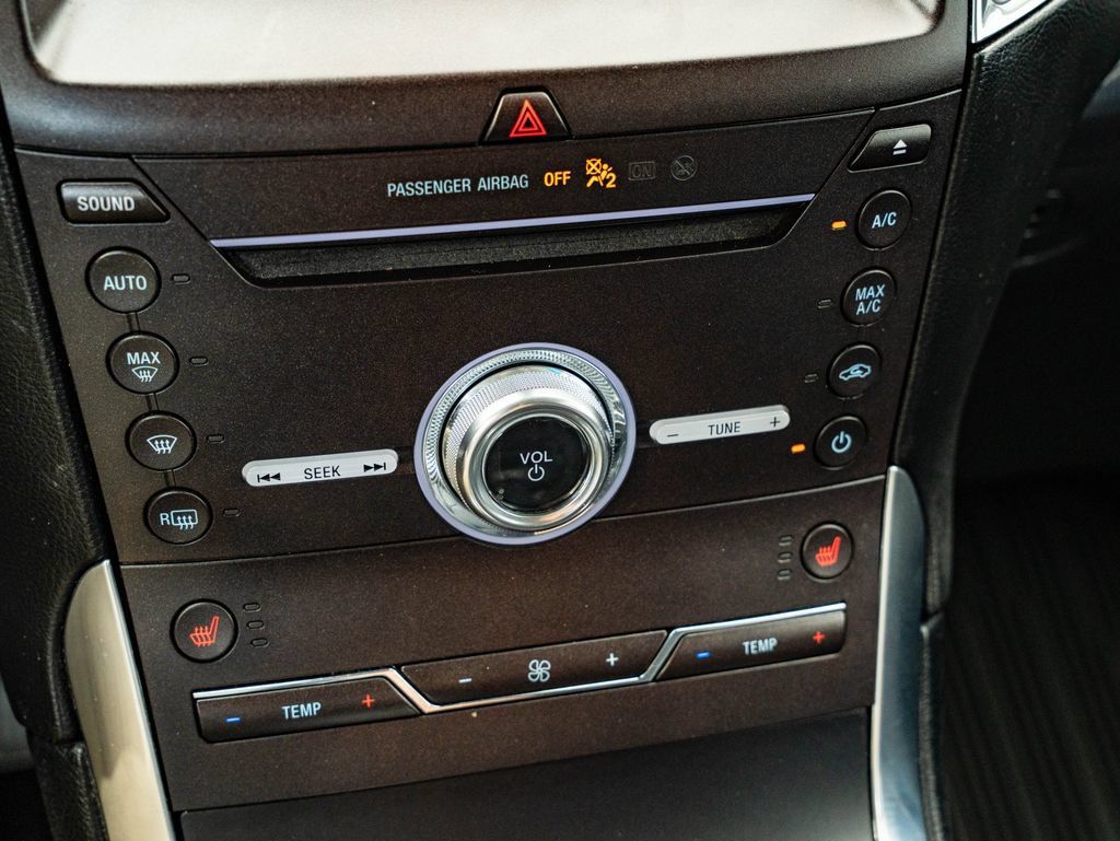 Used 2019 Ford Edge Titanium FWD image 36