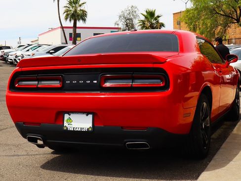 Used 2018 Dodge Challenger SXT RWD image 11