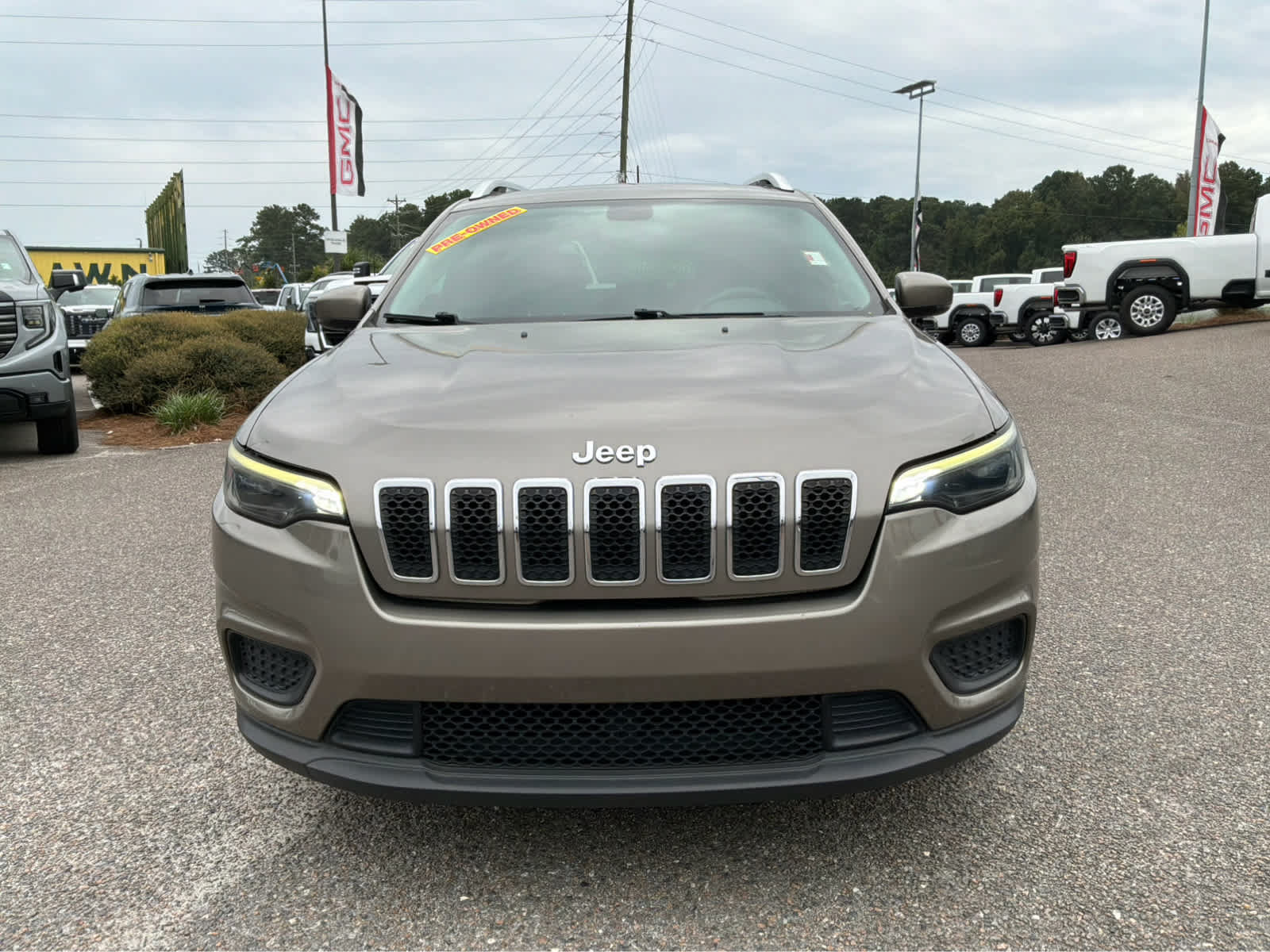 Used 2020 Jeep Cherokee Latitude FWD image 2