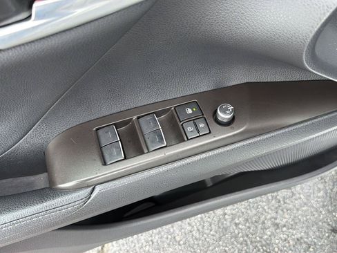 Used 2023 Toyota Camry XLE w/ Navigation Package FWD image 33