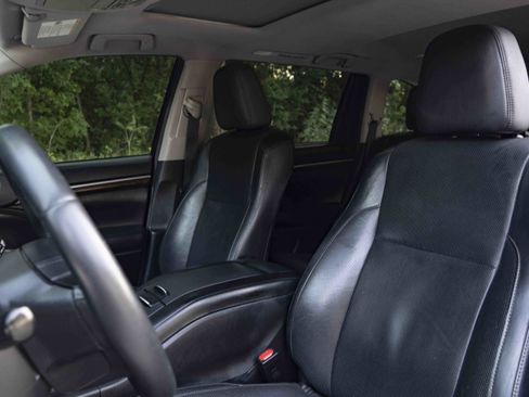 Used 2016 Toyota Highlander Limited FWD image 17