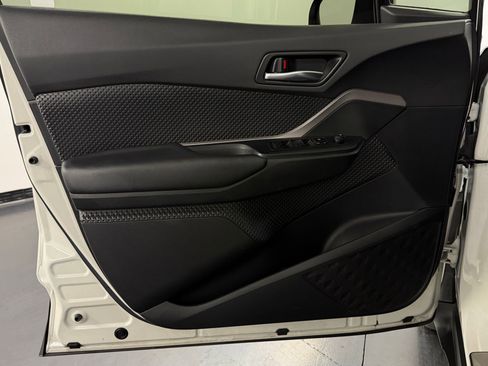 Used 2021 Toyota C-HR LE image 21