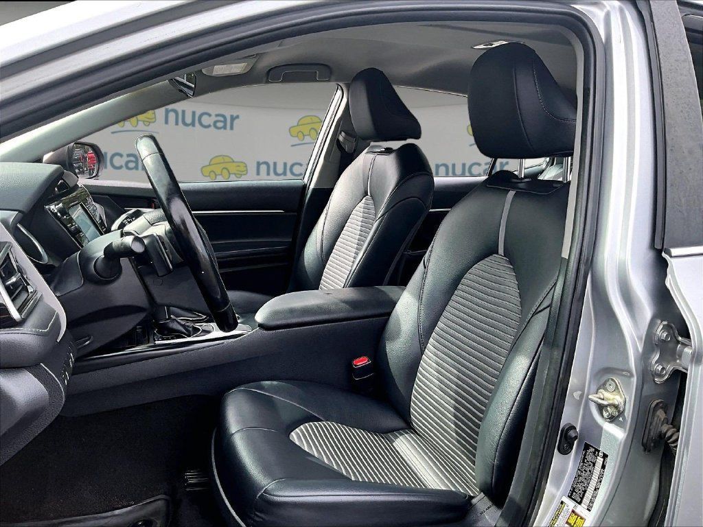 Used 2019 Toyota Camry SE FWD image 9
