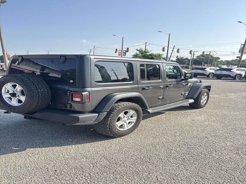 Used 2018 Jeep Wrangler Unlimited Sport S AWD/4WD image 5
