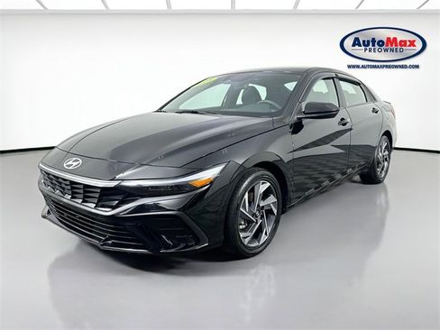 Used 2025 Hyundai Elantra SEL image 4