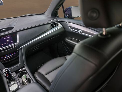 Certified 2024 Cadillac XT5 Luxury FWD image 28