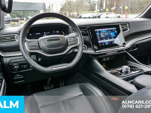 Used 2024 Jeep Wagoneer L Series II w/ Flexible Seating Group AWD/4WD image 29