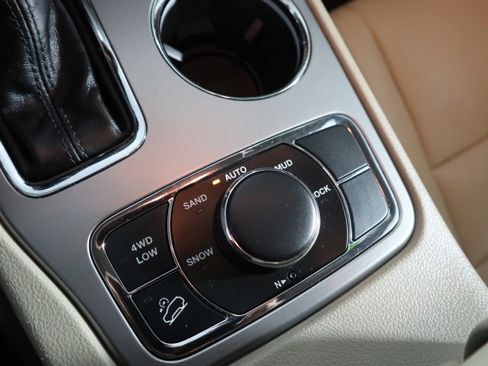 Used 2021 Jeep Grand Cherokee Limited w/ Luxury Group II AWD/4WD image 30