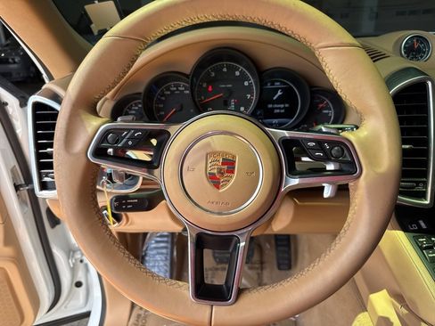 Used 2016 Porsche Cayenne image 11